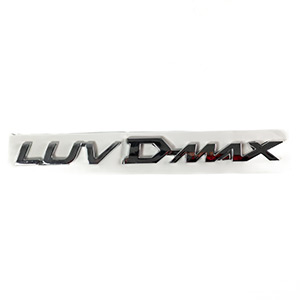 EMBLEMA INYECTADO LUV DMAX CROMO 19EB2CH58